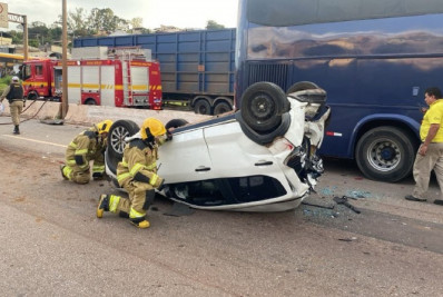 Vídeo: ônibus perde o freio e atinge diversos carros em Belo Horizonte