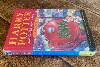 Exemplar de 'Harry Potter e a Pedra Filosofal' é vendido por mais de R$ 270 mil