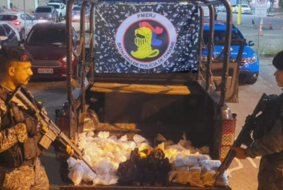 Drogas e munições de fuzil são apreendidas em carro de luxo na Muzema