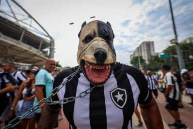 Torcedores do Botafogo começam a chegar para fan fest no Nilton Santos