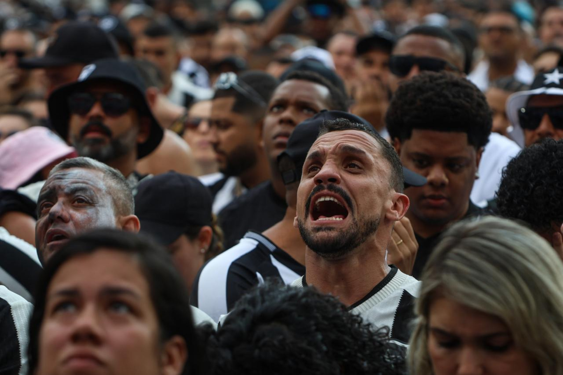 Torcida do Botafogo fez a festa com a final da Libertadores na Fan Fest no Nilton Santos - Renan Areias/ Agência O Dia