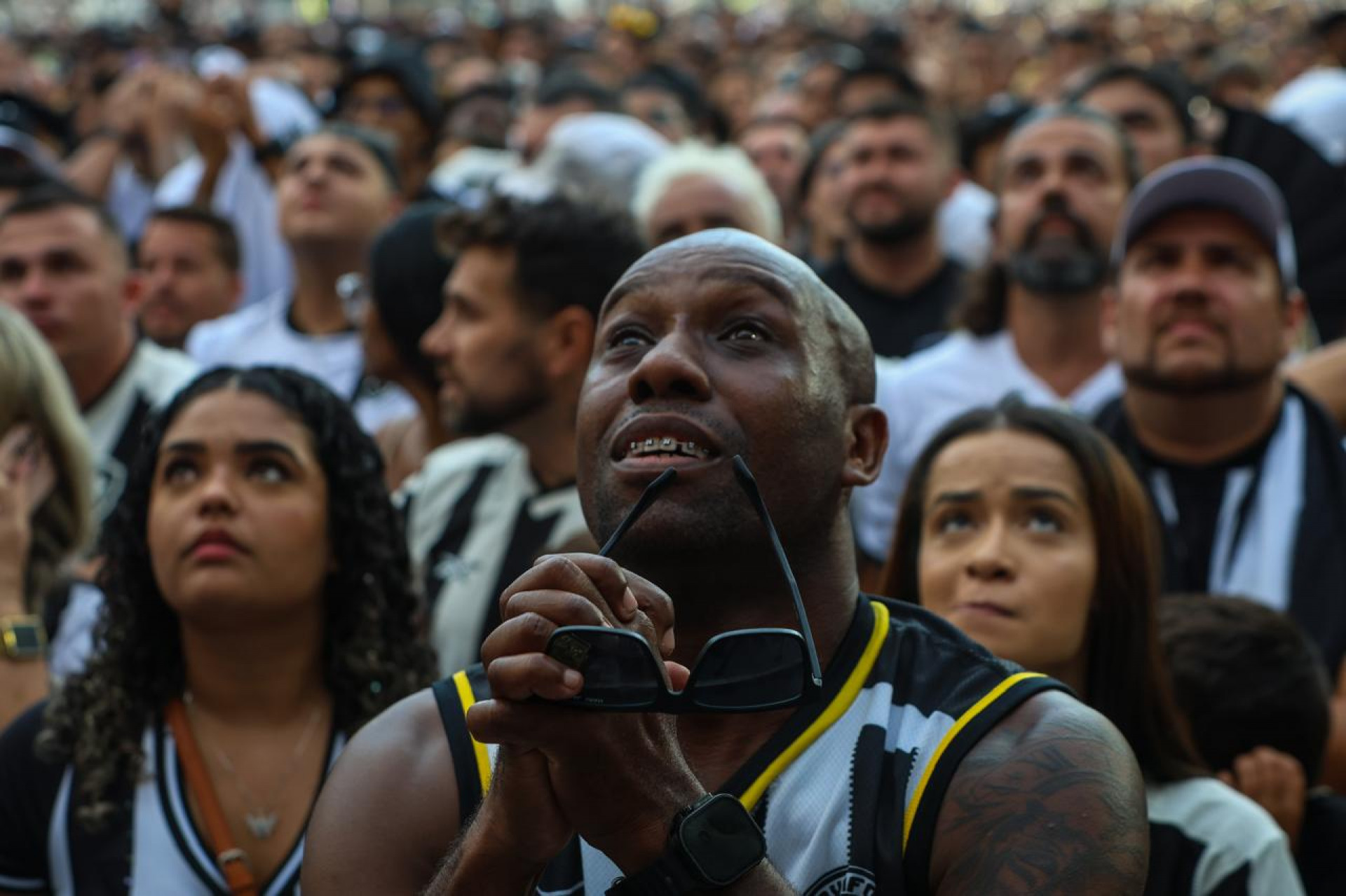 Torcida do Botafogo fez a festa com a final da Libertadores na Fan Fest no Nilton Santos - Renan Areias/ Agência O Dia