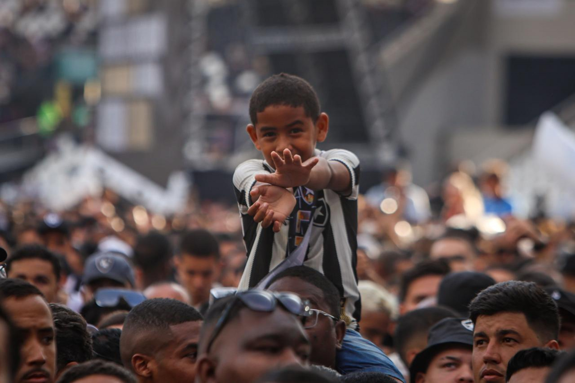 Torcida do Botafogo fez a festa com a final da Libertadores na Fan Fest no Nilton Santos - Renan Areias/ Agência O Dia
