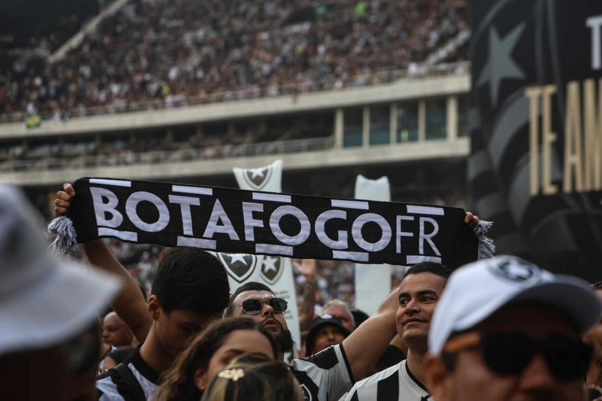 Torcida do Botafogo fez a festa com a final da Libertadores na Fan Fest no Nilton Santos - Renan Areias/ Agência O Dia
