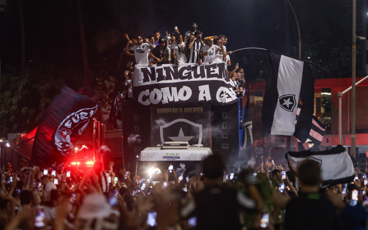 Comemoração do título da Libertadores da América, na enseada de Botafogo, neste domingo (01).