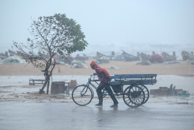 Passagem do ciclone Fengal deixa pelo menos três mortos no sul da Índia