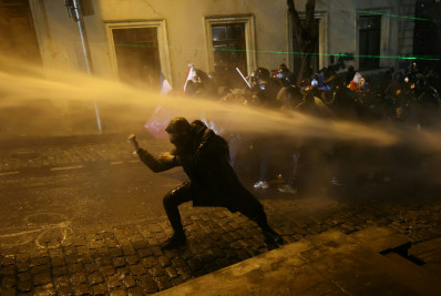 Milhares de pessoas marcham na Geórgia, mas governo descarta novas eleições