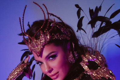 Nova Musa da Vila Isabel, Monique Rizzeto mostra samba no pé no mini desfile