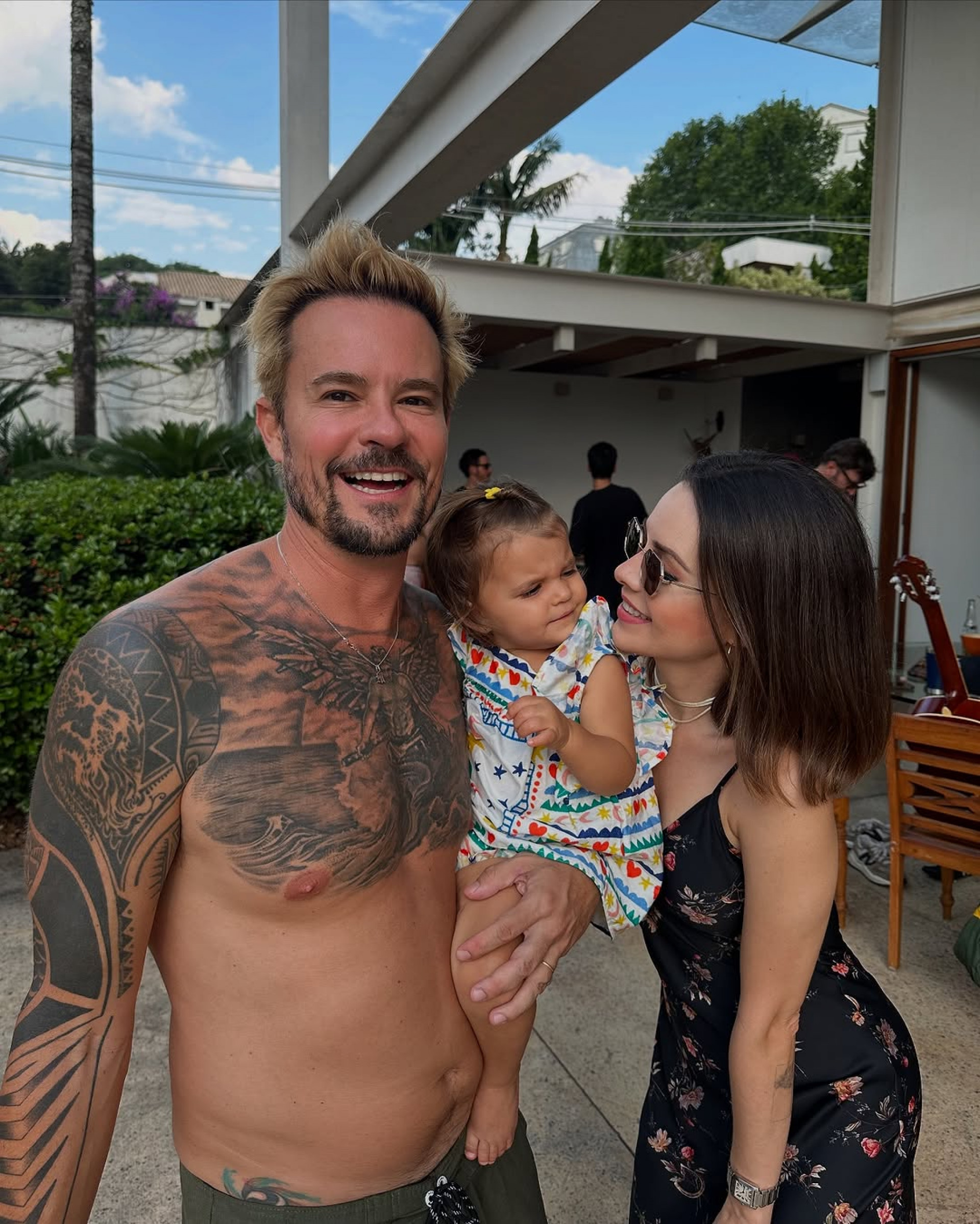 Paulo Vilhena com a filha Manoela e a amiga Sandy - Reprodução/Instagram