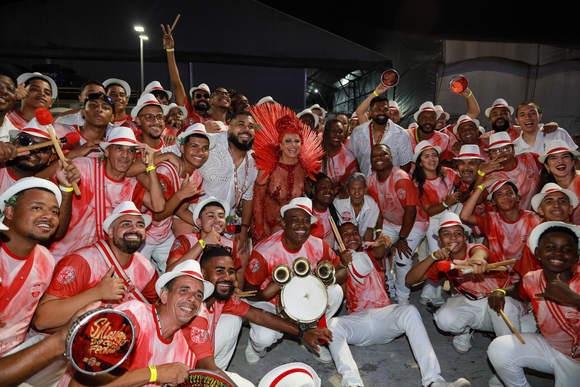 Viviane Araújo e a bateria do Salgueiro - Victor Chapetta / Agnews