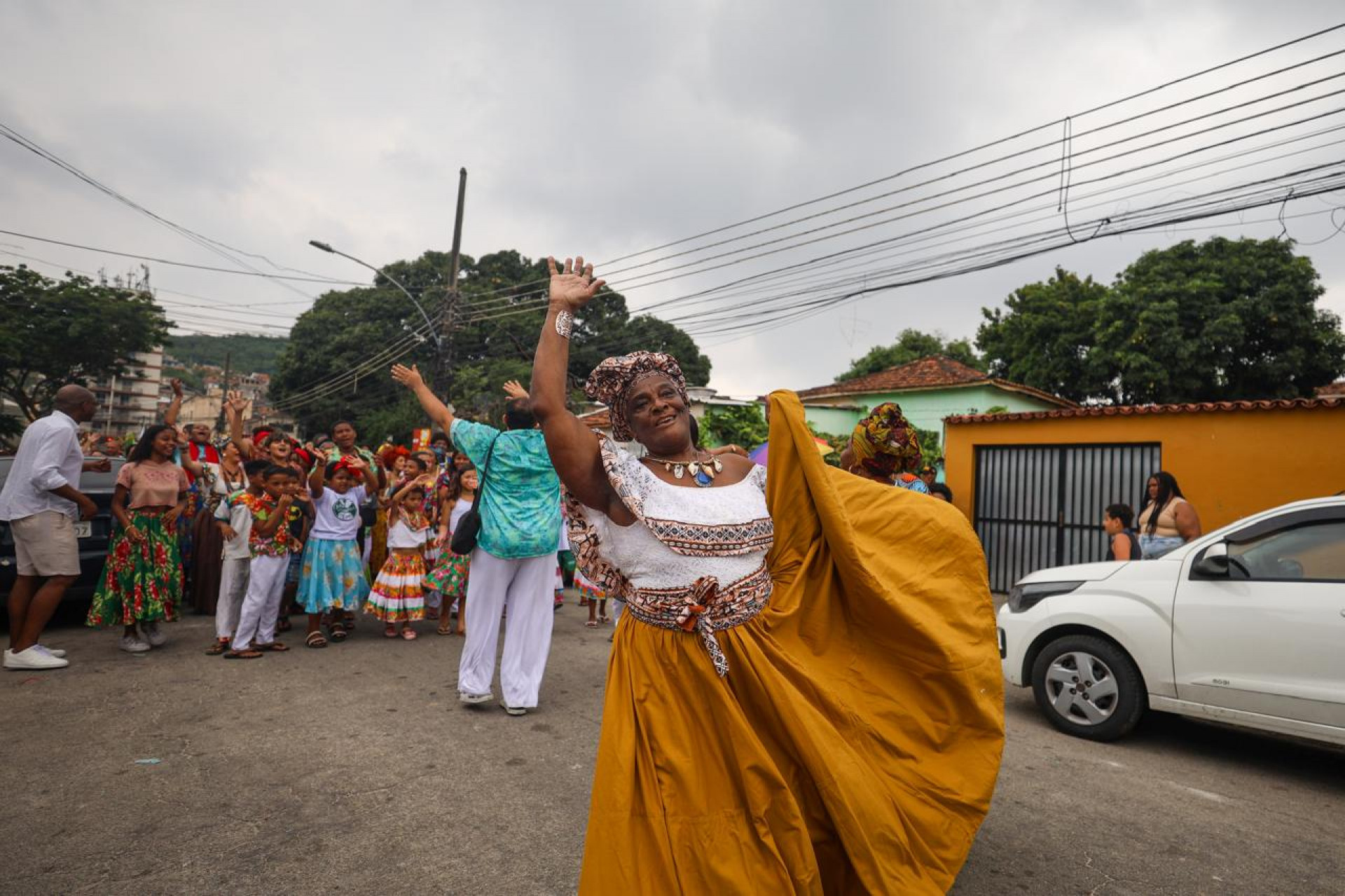 Cortejo em celebração pela reabertura da Casa do Jongo da Serrinha - Renan Areias/Agência O Dia