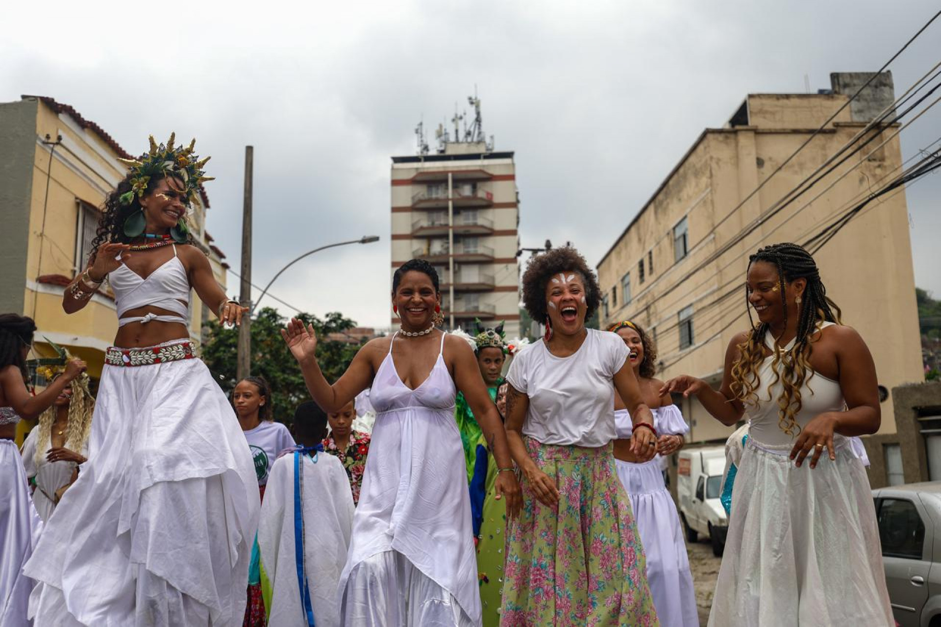 Cortejo em celebração pela reabertura da Casa do Jongo da Serrinha - Renan Areias/Agência O Dia