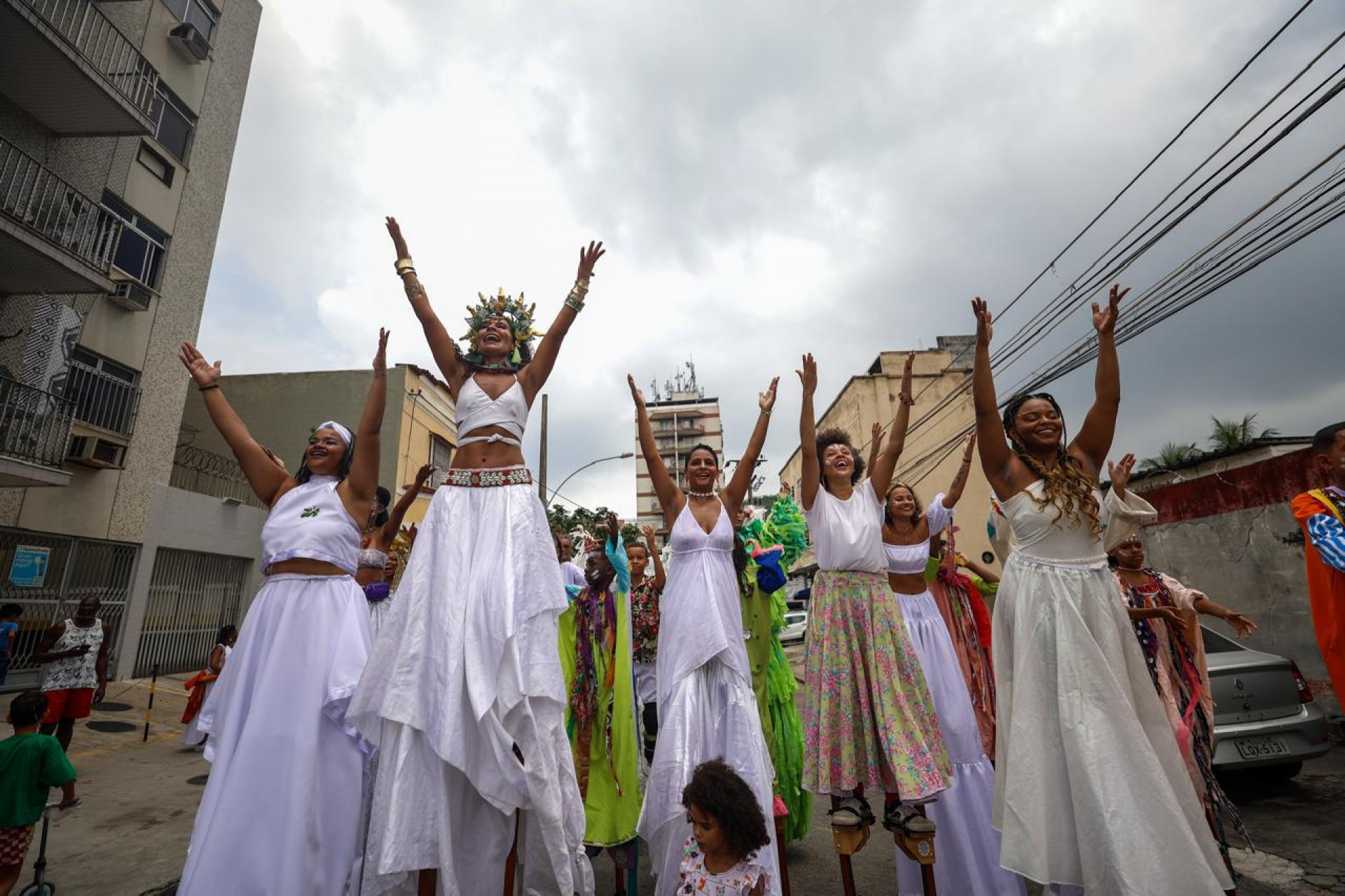 Cortejo em celebração pela reabertura da Casa do Jongo da Serrinha - Renan Areias/Agência O Dia