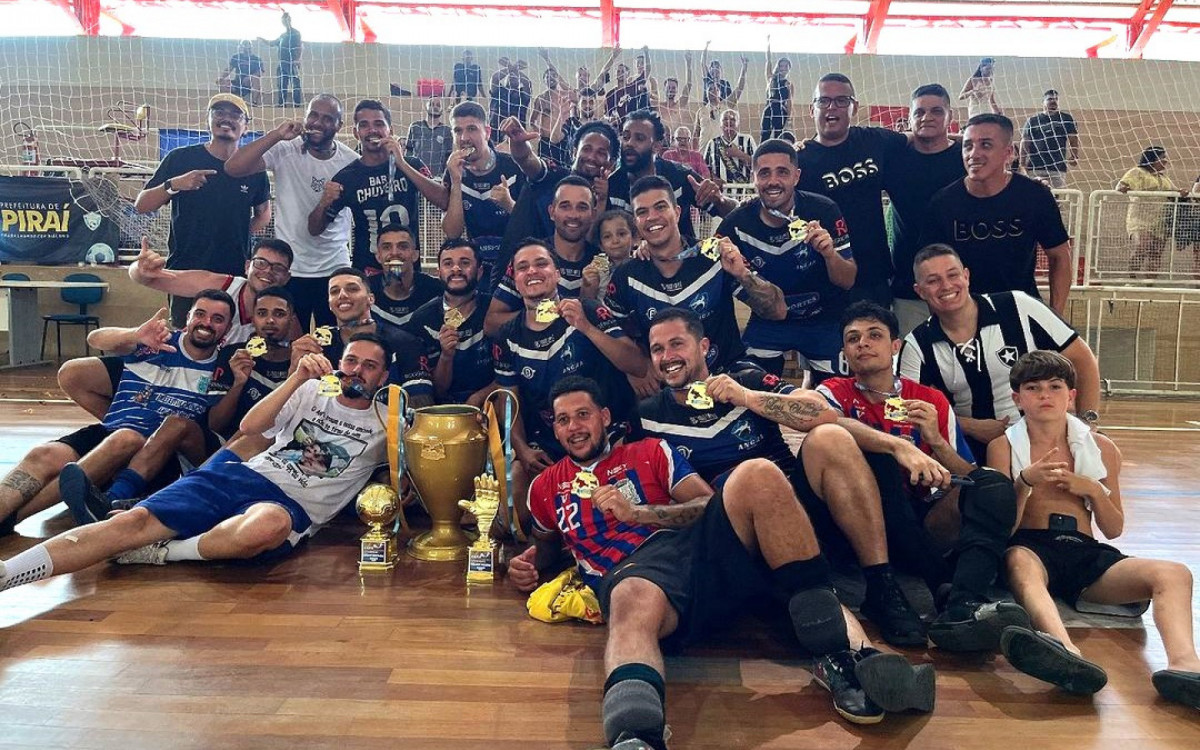 Angra futsal ergue a taça no campeonato Sul Fluminense - Divulgação/ Angra Futsal