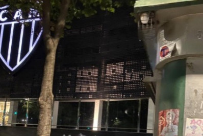 Sede do Atlético-MG é pichada após vice da Libertadores e protesto mira investidores da SAF