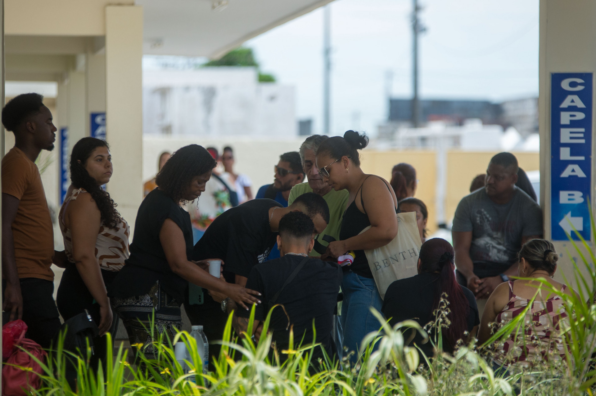 Familiares e amigos se despediram de Janete Regina Batista no Cemitério do Maruí, em Niterói - Armando Paiva/Agência O Dia