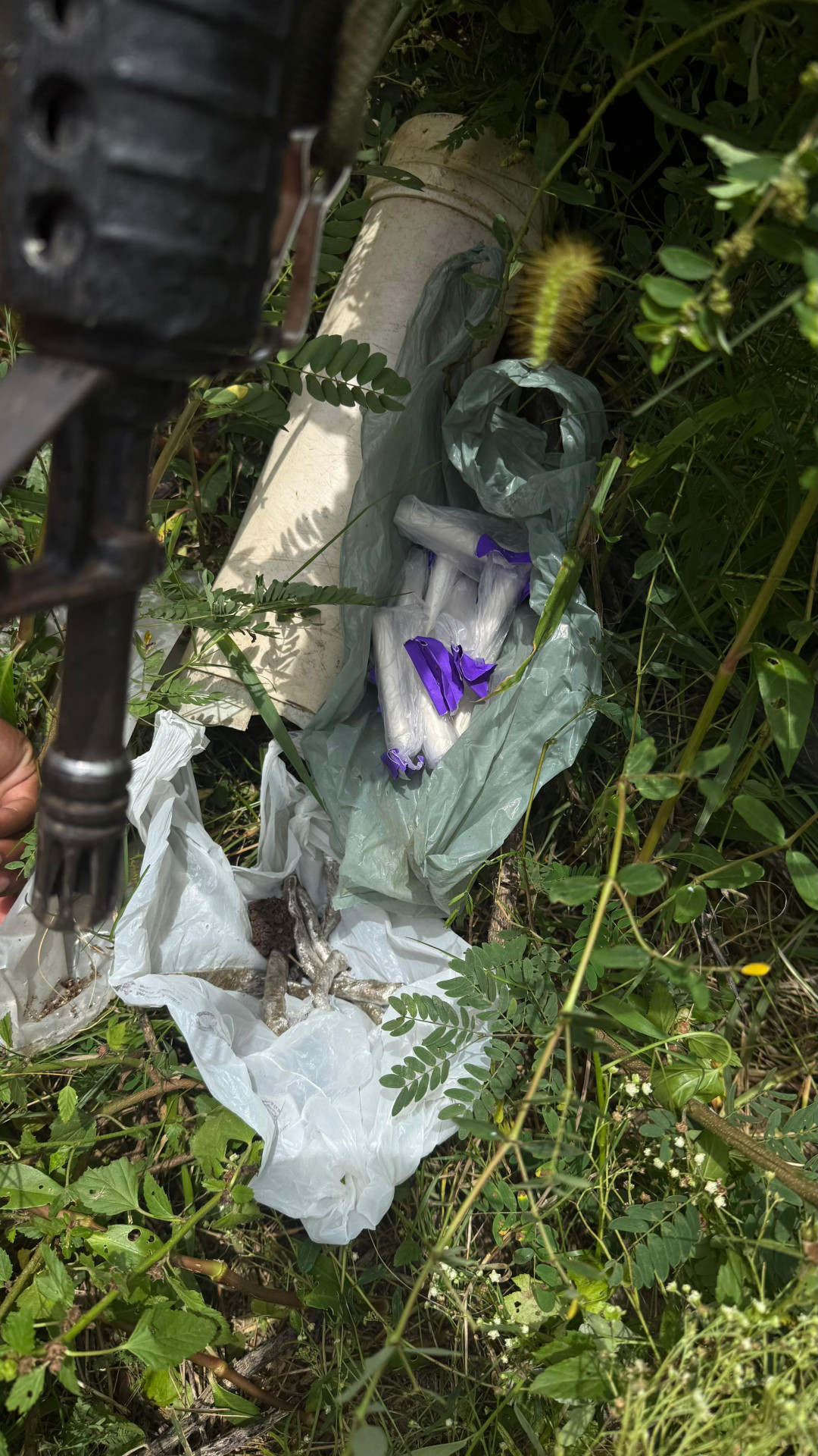 Material apreendido em a&ccedil;&atilde;o policial contra o tr&aacute;fico em Rio das Ostras - Foto: Divulga&ccedil;&atilde;o