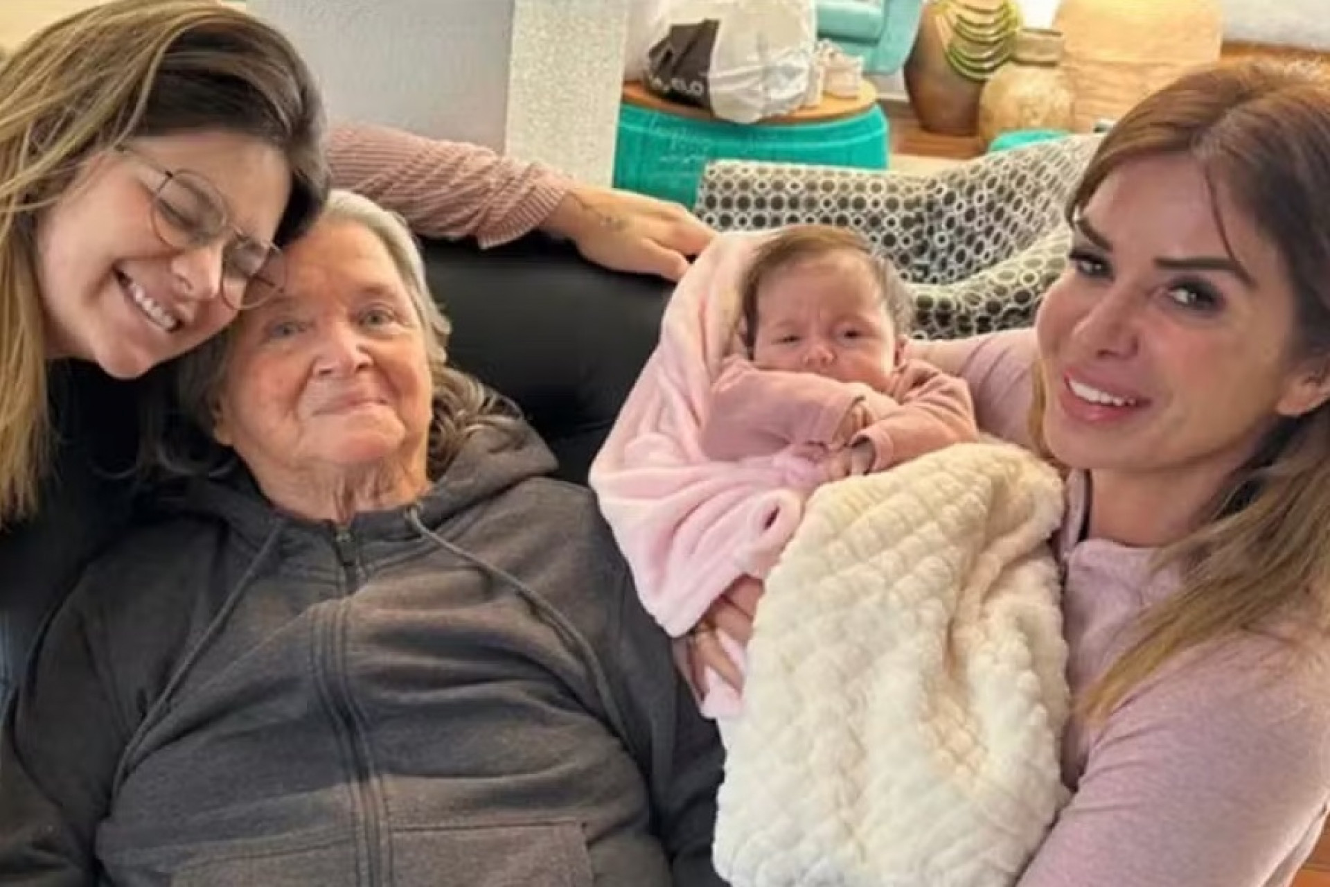 Avó da influenciadora foi internada após sofrer um AVC - Reprodução/Instagram