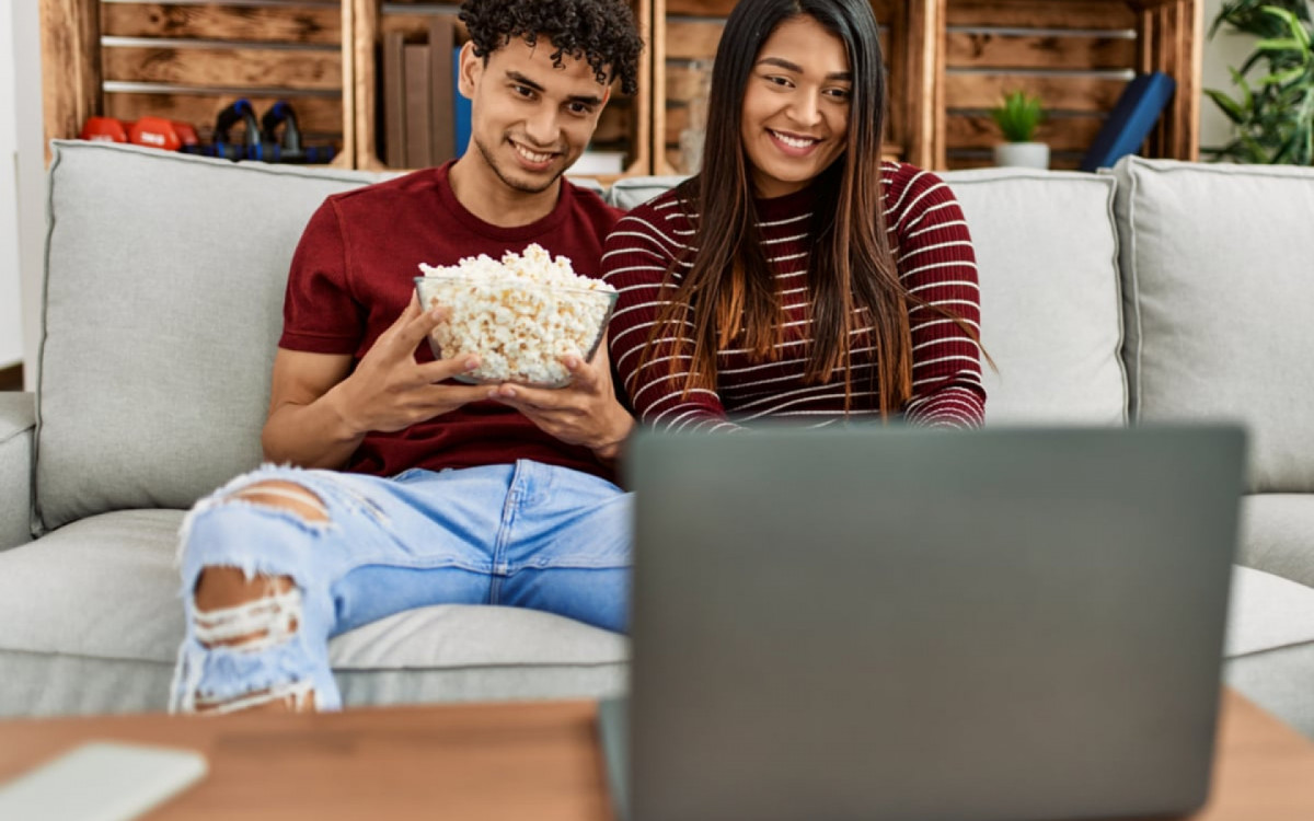 Filmes mostram como decis&otilde;es pol&iacute;ticas influenciam o cen&aacute;rio global (Imagem: Syda Productions |
Shutterstock)