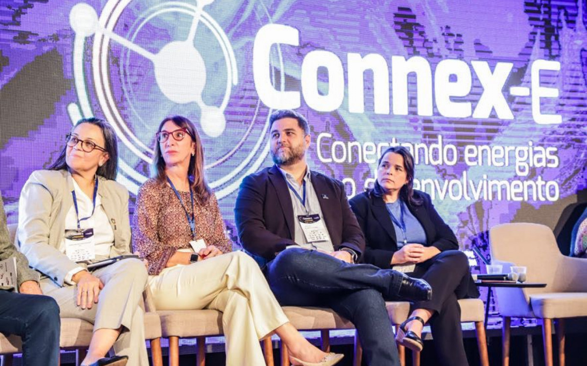 Prefeita Fátima Pacheco reforça parceria regional em evento sobre petróleo e economia