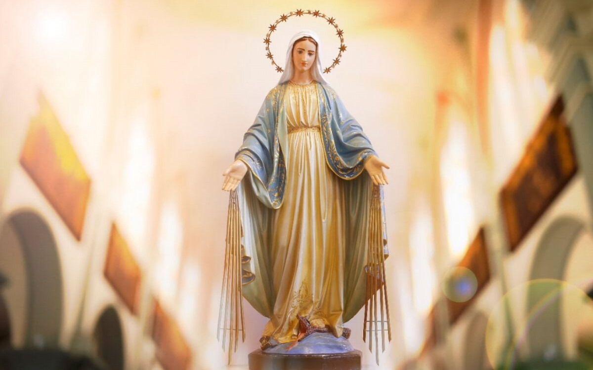 Nossa Senhora das Gra&ccedil;as &eacute; reconhecida por suas b&ecirc;n&ccedil;&atilde;os e milagres (Imagem: Sidney de Almeida | Shutterstock)