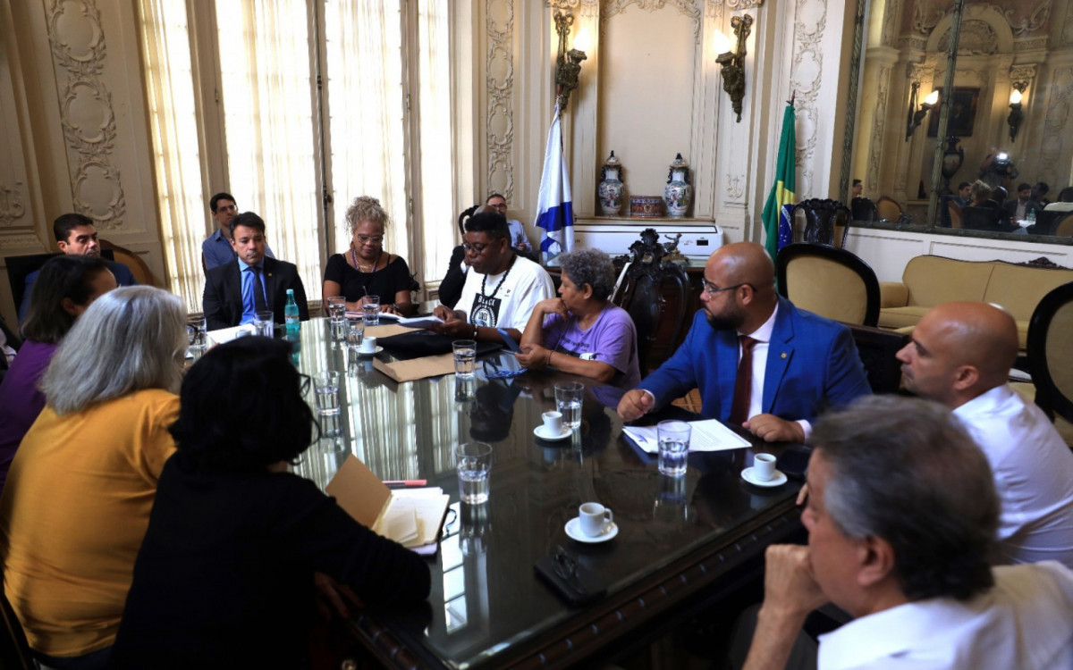 Vereadores se re&uacute;nem com representantes do Sepe RJ na C&acirc;mara - Divulga&ccedil;&atilde;o/ Victor Ferreira Santos /&nbsp;CMRJ