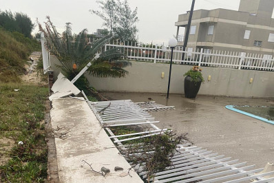 Vídeo: tsunami meteorológico atinge litoral sul de Santa Catarina