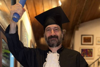 Caco Ciocler conclui faculdade de biologia aos 53 anos