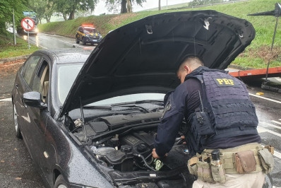 Veículo roubado, avaliado em R$ 60 mil, é recuperado pela PRF em Porto Real