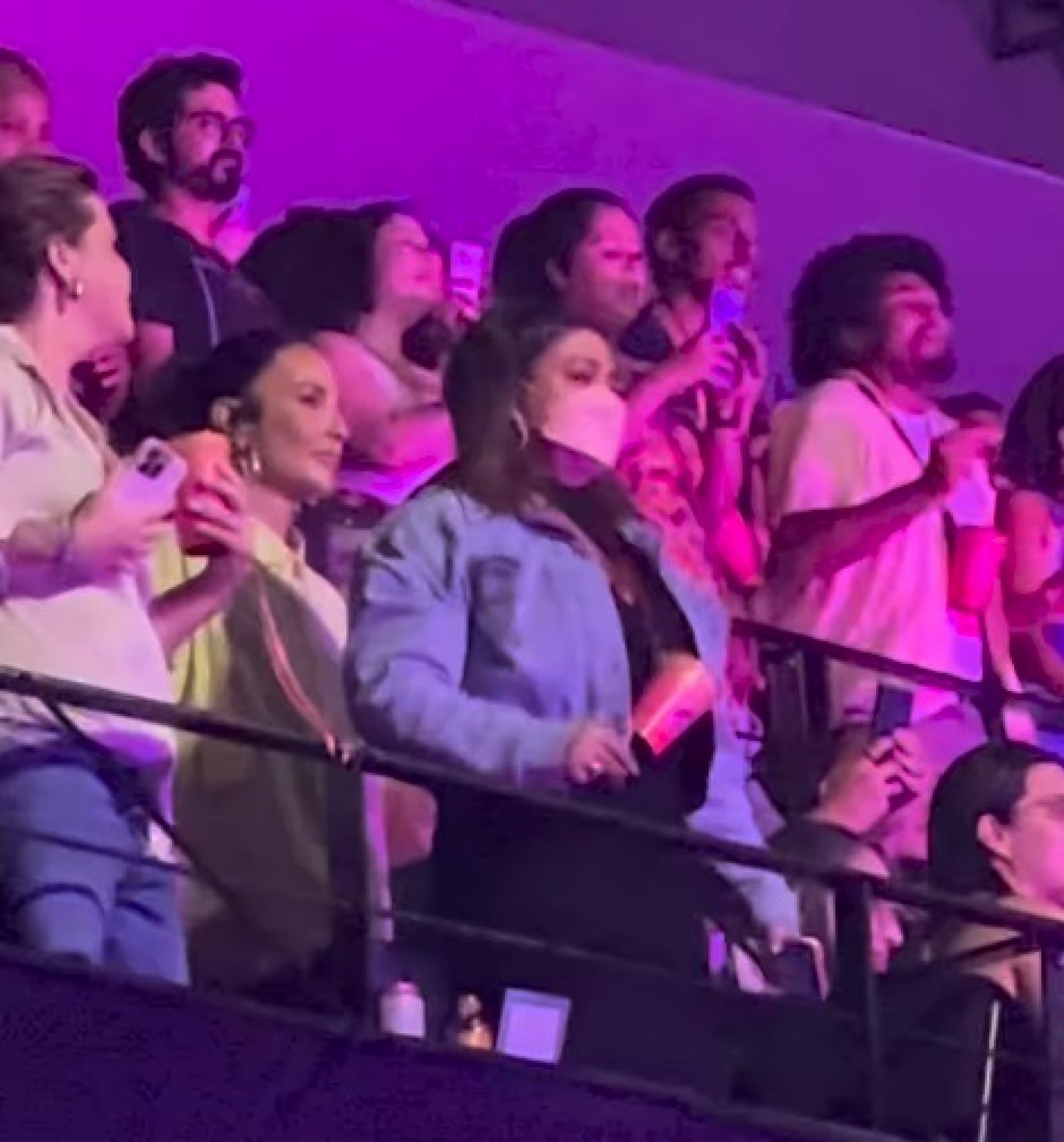 Preta Gil e Ivete Sangalo prestigiam show de Liniker - Reprodução de vídeo