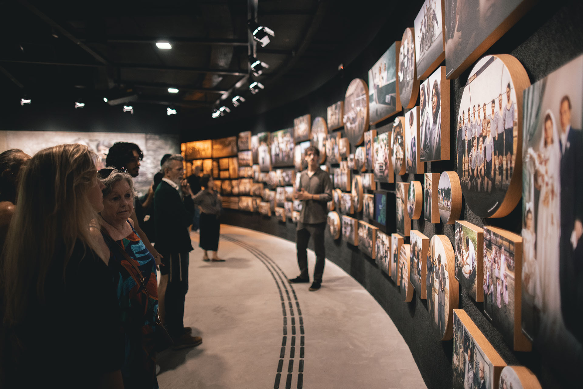 O objetivo do espaço é tornar conhecidas as histórias de perseguição do regime nazista - Guilherme Leporace / Divulgação