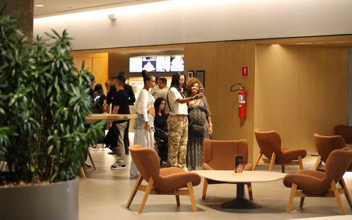 Ludmilla fecha cinema para asssitir 'Moana' com a mulher e familiares - Edson Douglas/Ag.news