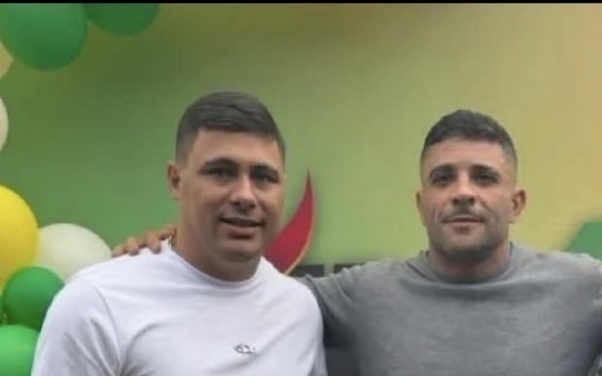 Bruno Tesoura (E) e Bruno Mulinha (D) foram mortos a tiros em Japeri