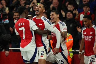 Arsenal vence o Manchester United e reduz para sete pontos a vantagem do líder Liverpool