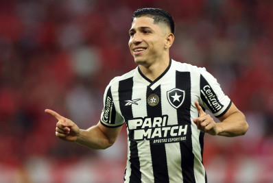 Destaque do Botafogo, Savarino é disputado por clubes europeus