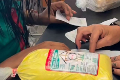 Mãe e filho denunciam racismo após acusação de furto de vinagre e de farinha em mercado de Niterói