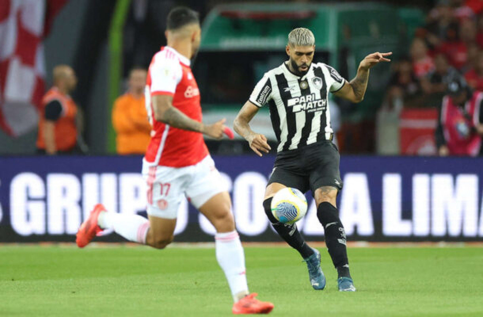 Barboza vibra com resultado positivo do Botafogo: ‘Jogo grande, gostamos disso’