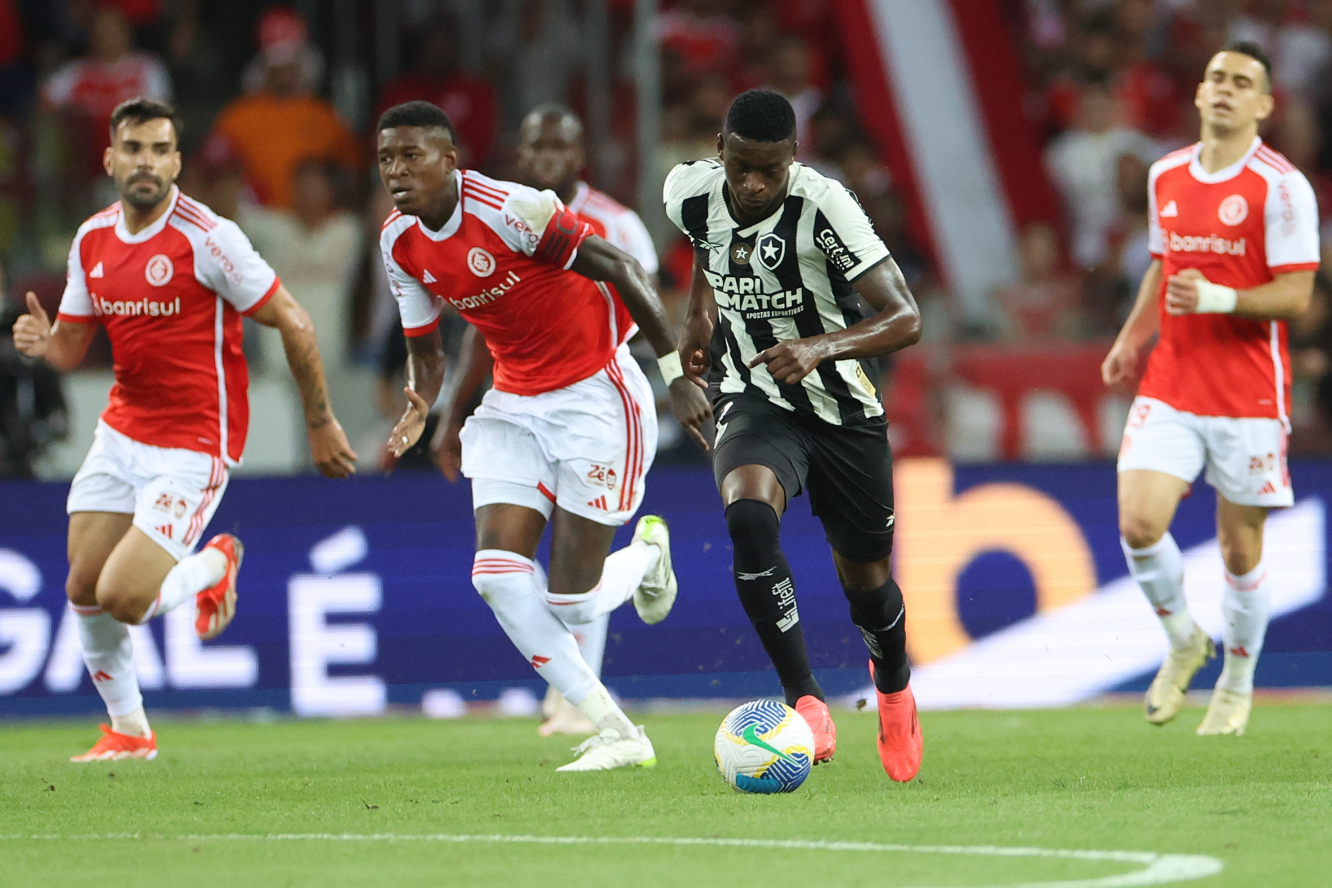 Botafogo e Inter se enfrentaram no Beira-Rio - Vitor Silva / Botafogo