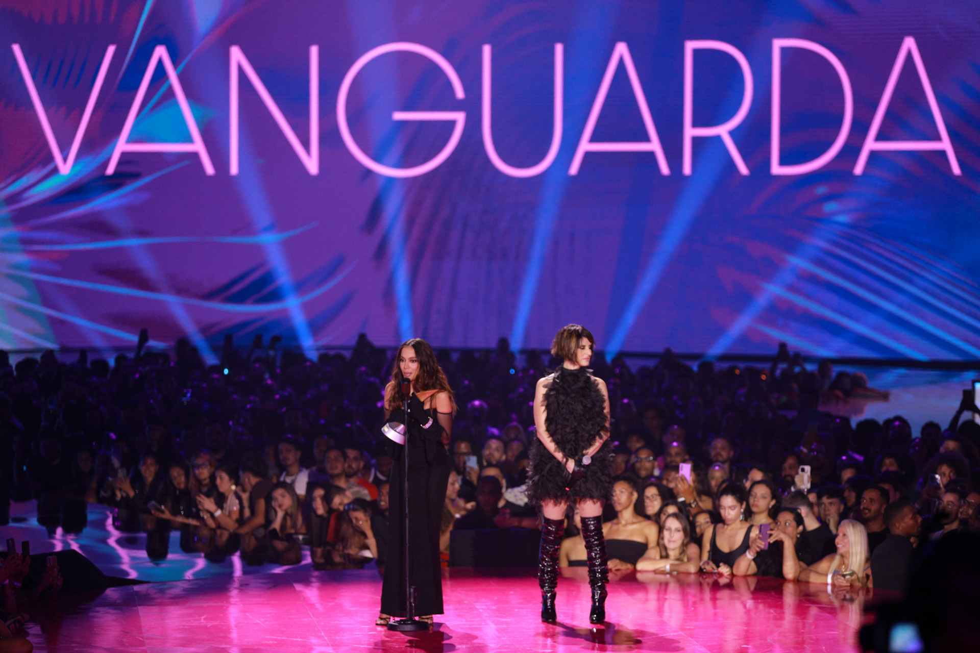 Anitta recebe o troféu Vanguarda - Victor Chapetta / Agnews