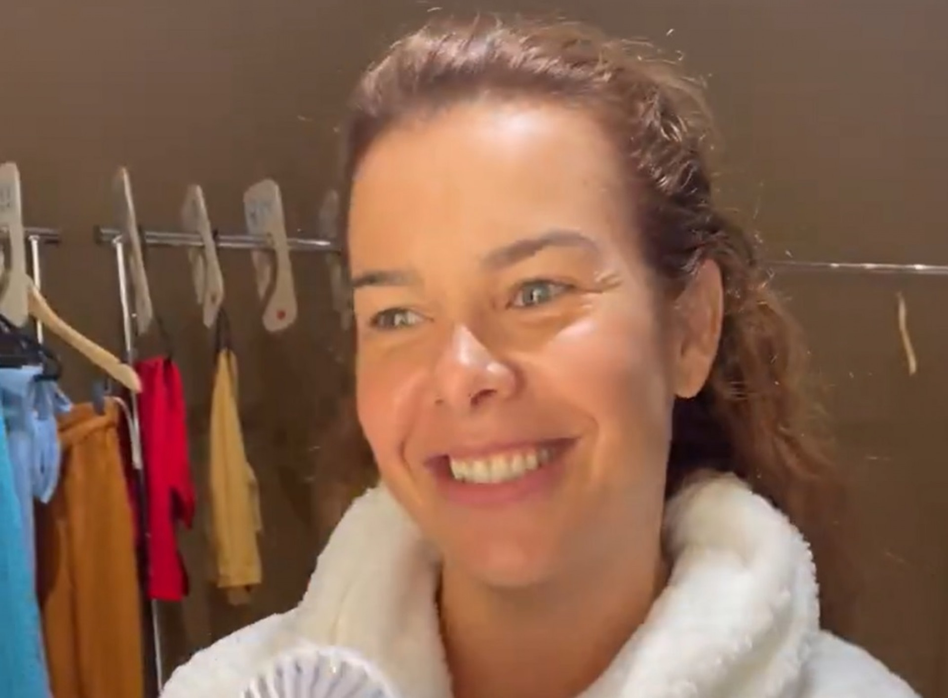 Fernanda Souza é apresentadora do 'Ilhados com a Sogra' - Reprodução de vídeo