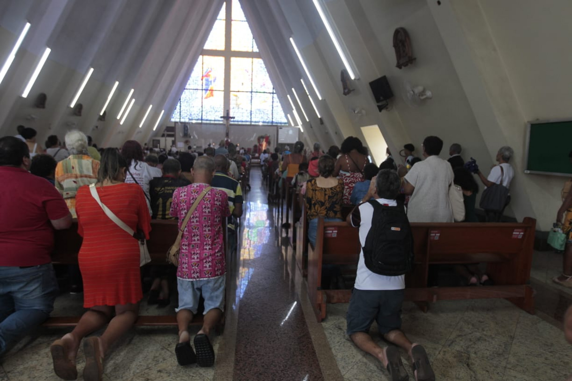 Fiéis celebram, nesta quarta-feira (4), o dia de Santa Bárbara na paróquia em Rocha Miranda - Reginaldo Pimenta / Agência O Dia