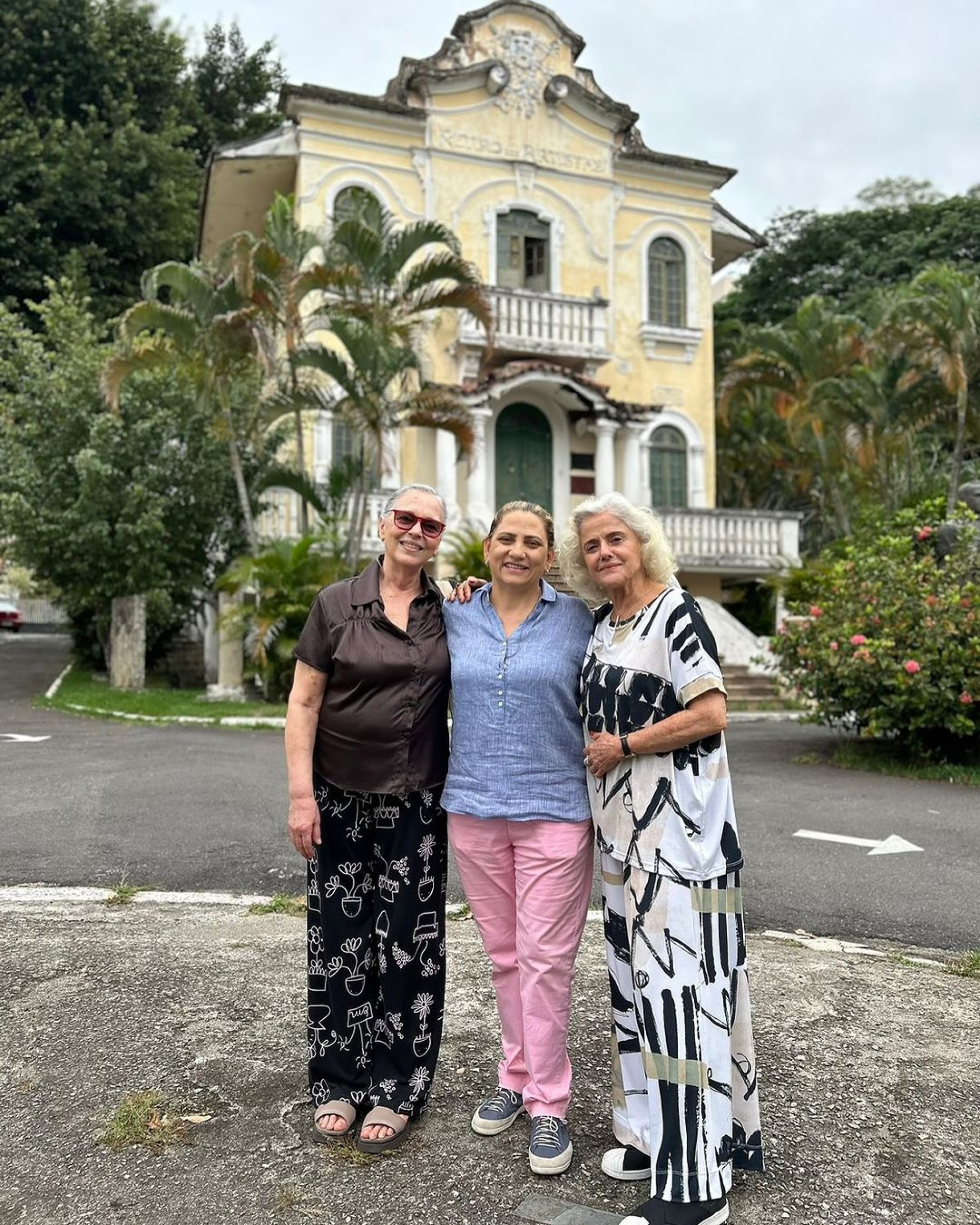 Marieta Severo visita casas construídas no Retiro dos Artistas após doação dela - Reprodução / Instagram