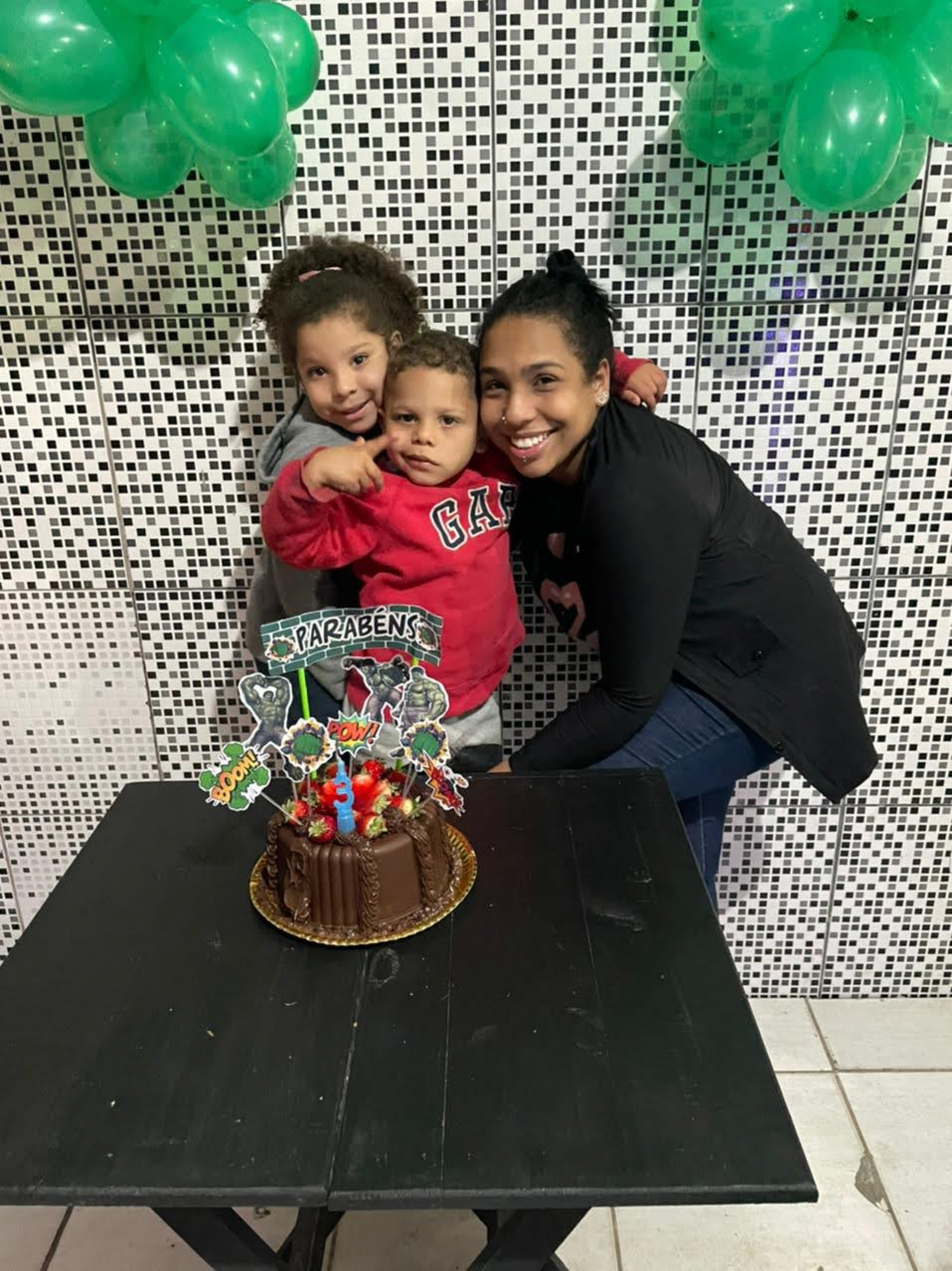 Família unida, comemorando o aniversário de 3 anos do Brayan - Divulgação