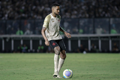 Empresário de Jair se revolta com perda de espaço no Vasco: 'Falta de profissionalismo'