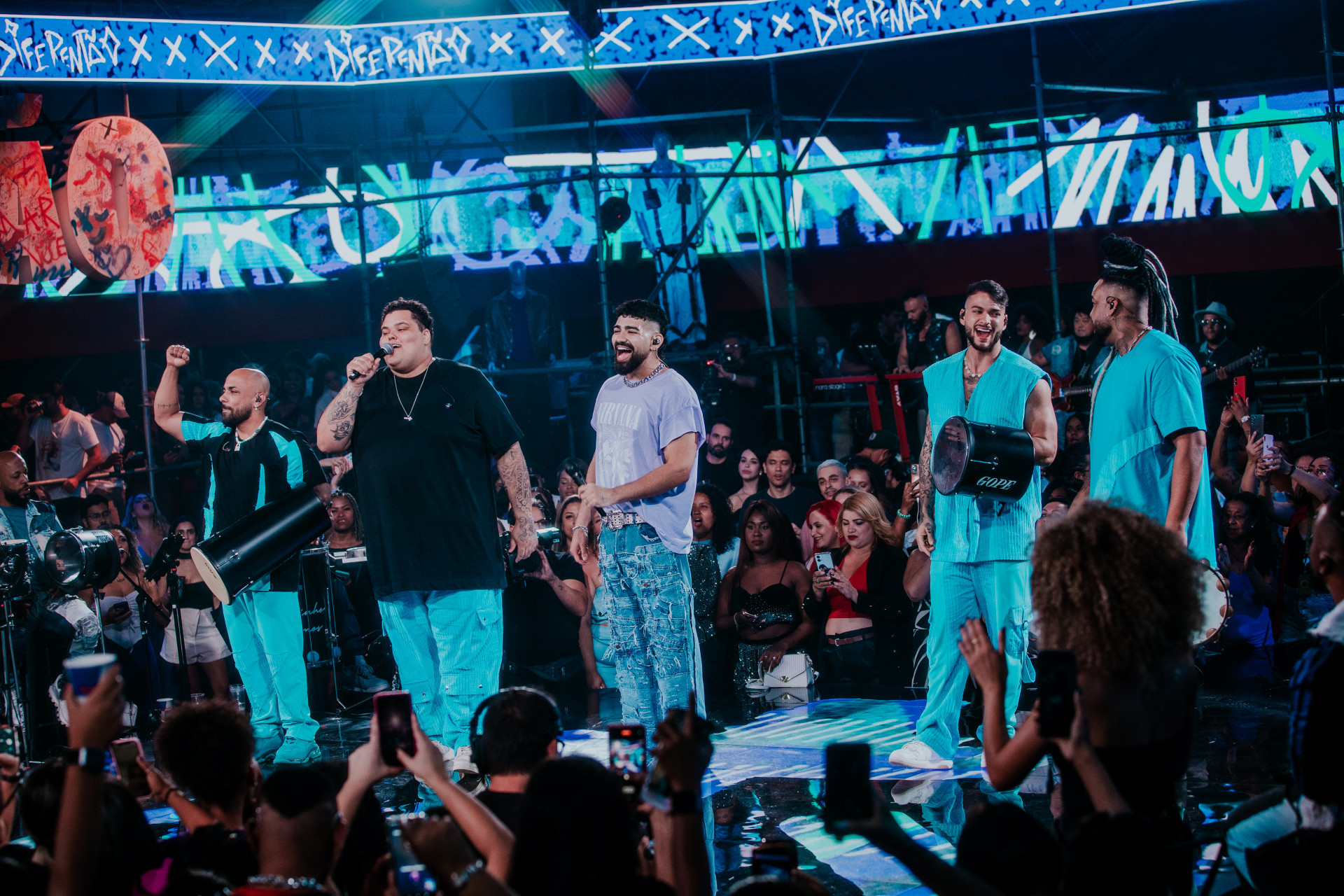 Dilsinho e o grupo Menos é Mais  - Divulgação 