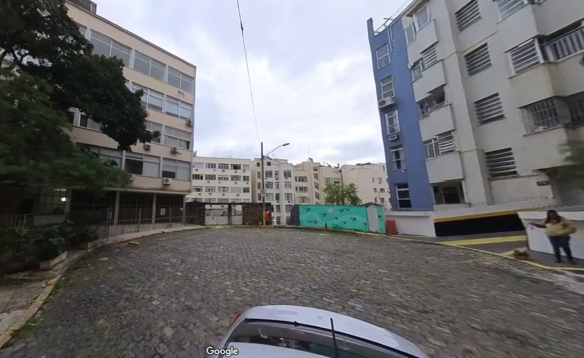 Largo no fim da Rua General Barbosa Lima, em Copacabana, ganha nome de Largo Jornalista Sérgio Cabral - Google Street View