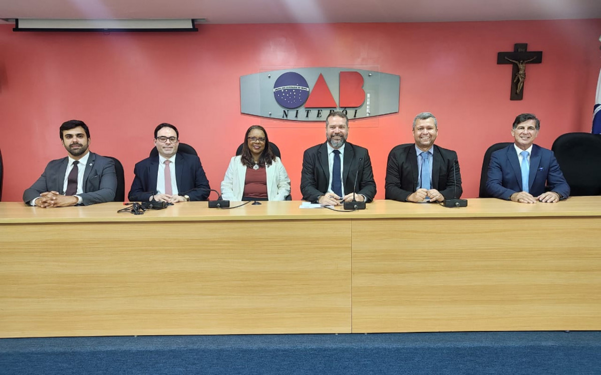 OAB Niterói: Presidente reeleito e novos Presidentes de Comissões empossados - Ulisses Franceschi