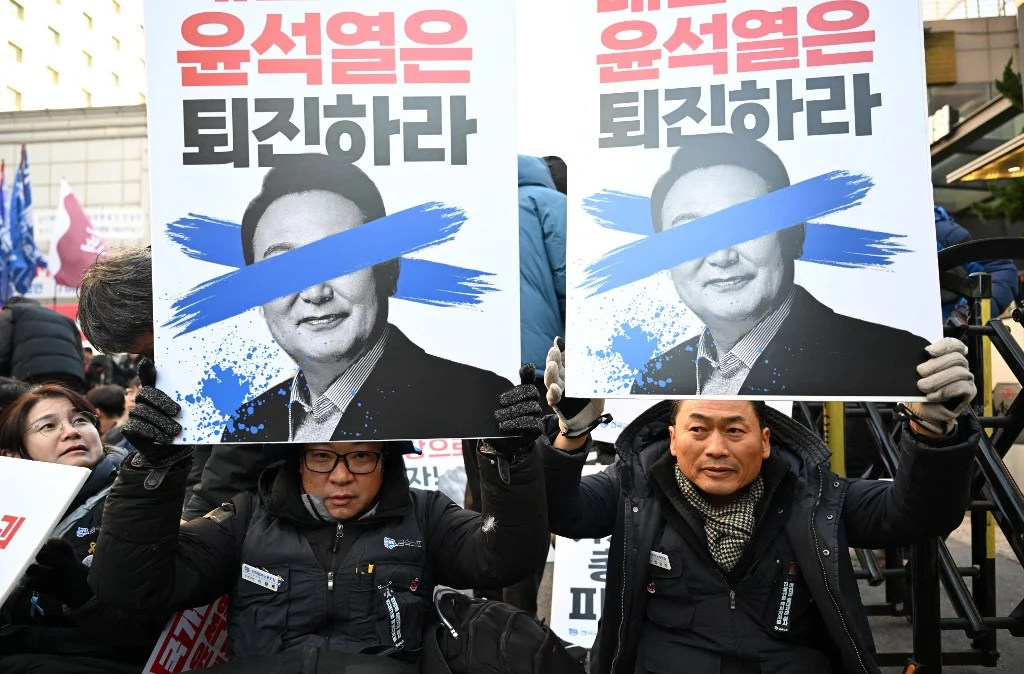 Coreia do Sul suspende três militares por participação na aplicação da lei marcial