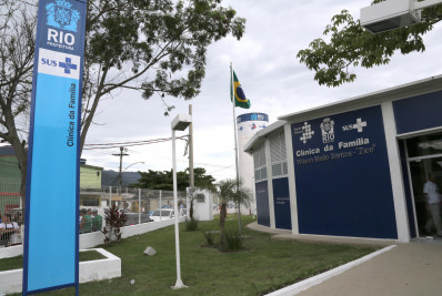 Operação na Vila Kennedy fecha dez escolas e unidade de saúde municipais