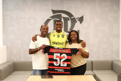 Flamengo renova contrato com Evertton Araújo até 2028